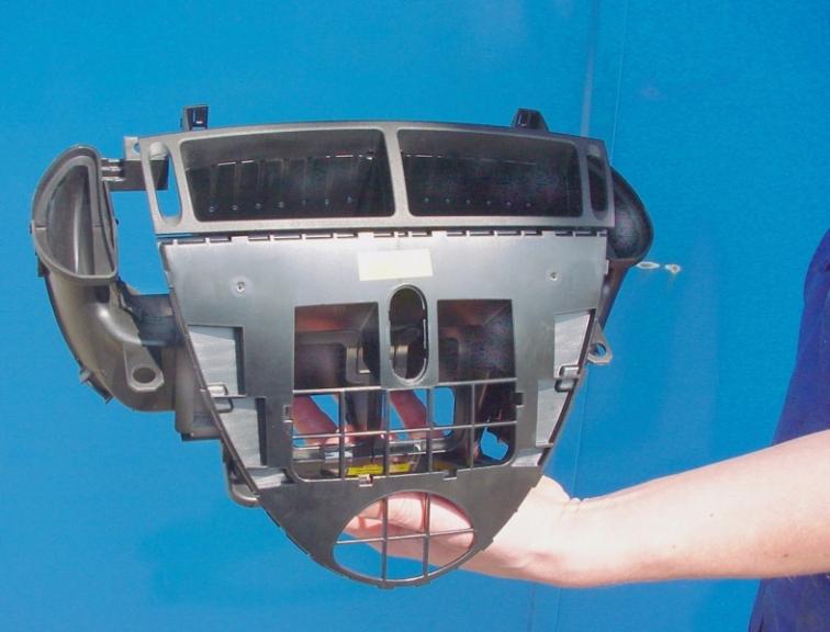 SPM mold for small batches of up to 5,000 units. Based on the Space Puzzle Molding technique, an SPM mold could be used to produce 5,000 parts for testing and marketing purposes and integrated into and used for first-off series production
