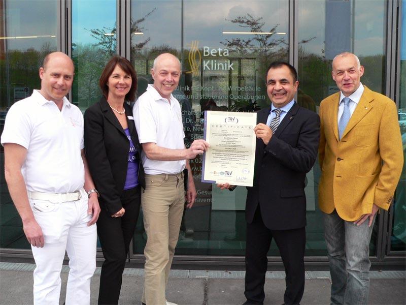 from the left: Dr. Axel Jung, Deputy CEO, Brigitta May, Quality Management Agent and Prof. Dr. Jürgen Reul, CEO of Beta Klinik, Klaus Lindenblatt and Feridoon Sergizzarea, CEO, of TÜV Intercert
