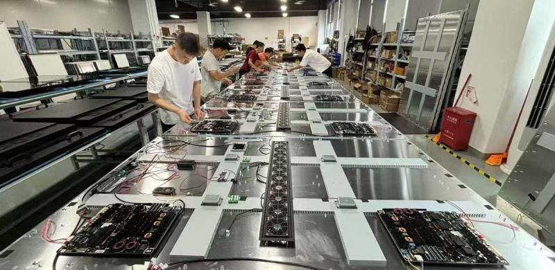 Powers German Retail Transformation with 600 High-Brightness