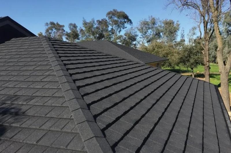 Eben Gray's Roofing Service installs metal and shingle roofing for both homeowners and businesses across the greater Augusta GA area and the CSRA.