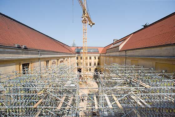 Together with the other companies involved in the construction work, PERI engineers designed a customized formwork and scaffolding solution based on very specific project requirements. (Photo: PERI GmbH)