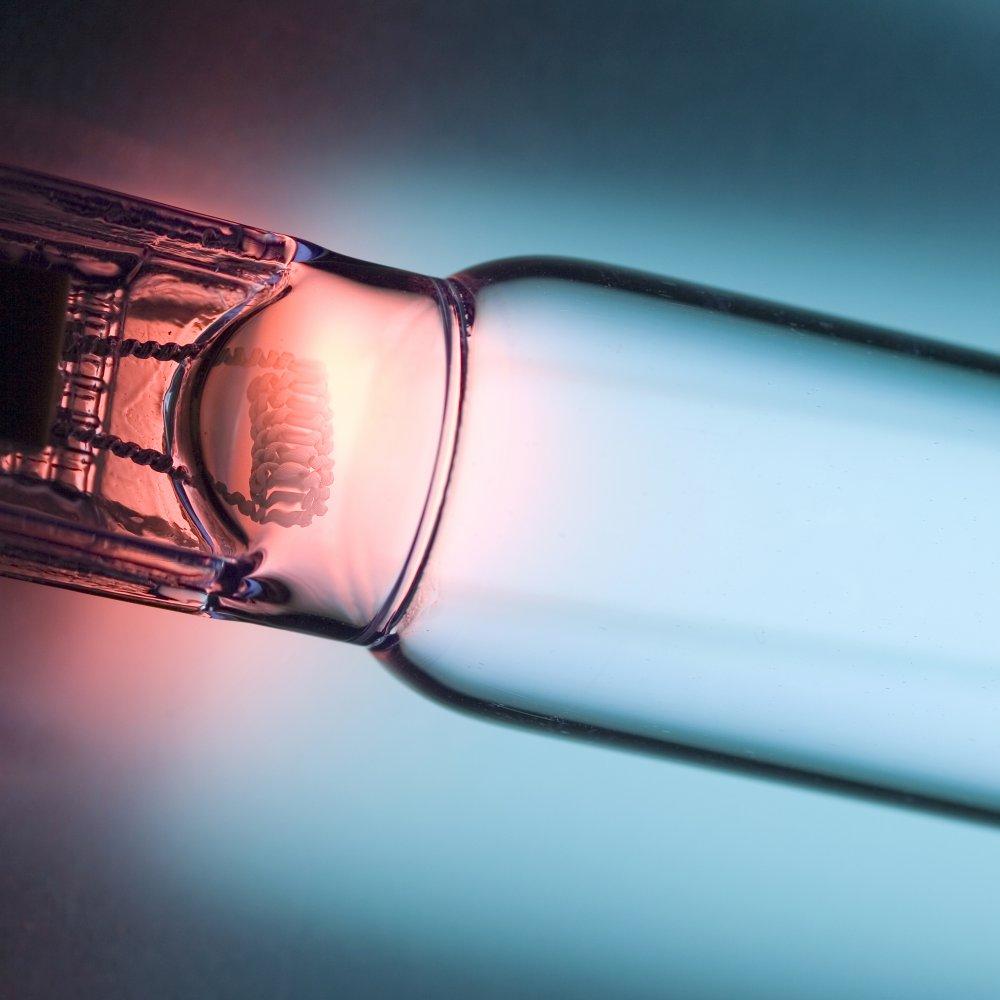 The new generation of ozone-generating low pressure lamps from Heraeus Noblelight offers a particularly long operating life (16,000 hours), while providing high efficiency at a wavelength of 185 nanometer.