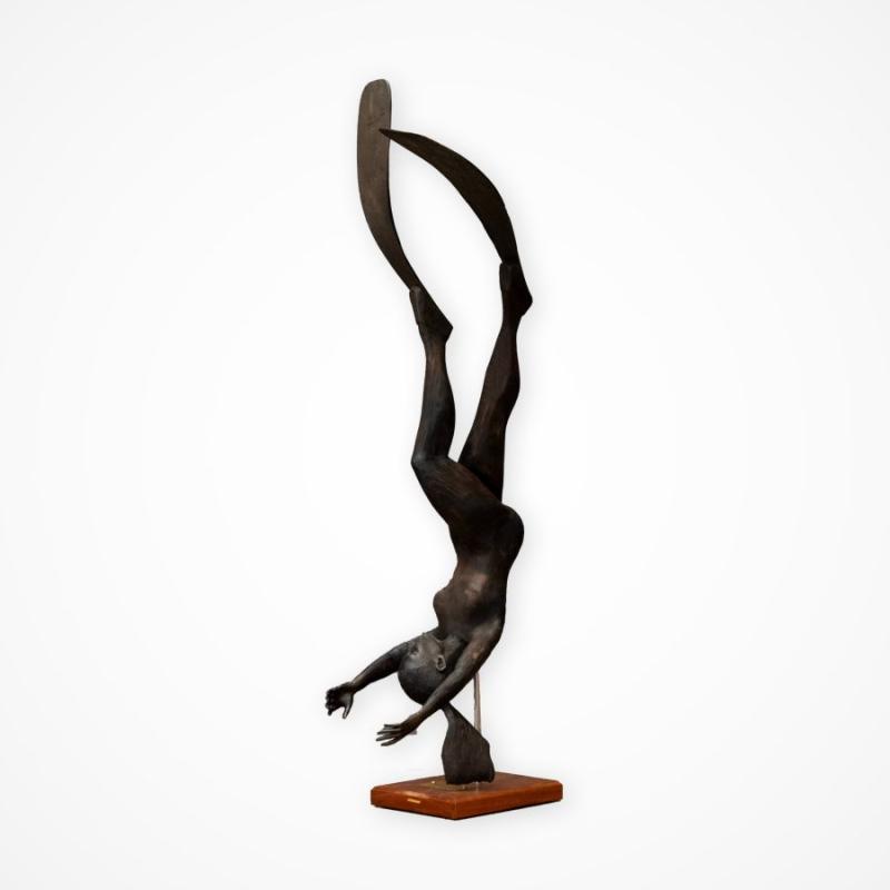 Sculpture "Into The Deep" by artist Bryan Cusack at the Munich gallery ( (C) Juergen Groh, SOUL OF AFRIKA Gallery)