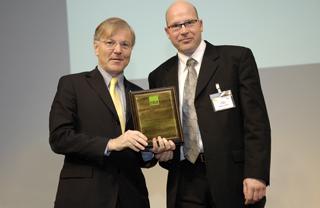 Stefan Messer, President of the EIGA (left) and Sojka Grzegorz, Head of Transport and Logistic, Messer Polska (right).