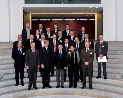 Head of the Federal Chancellery, Mr. de Maizière (center, first row) and participants of the discussion