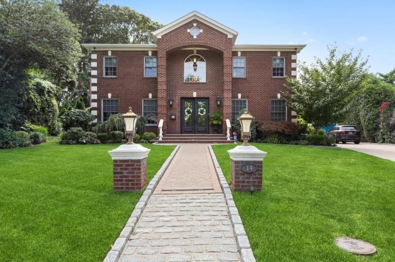Leading Roslyn, NY Realtor Highlights Key Factors Buyers Often