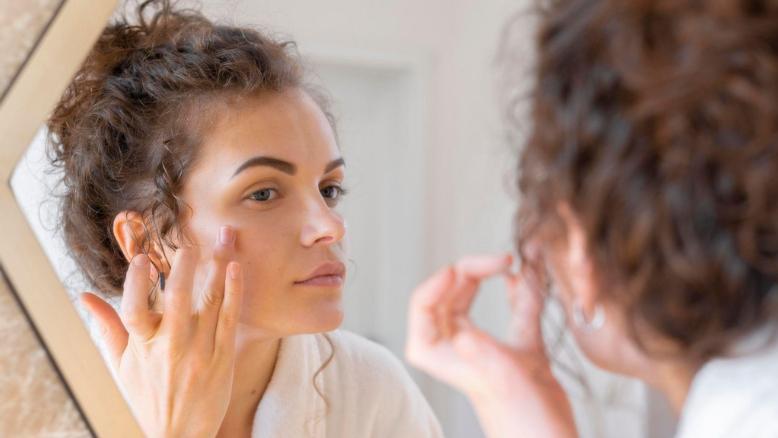 Azelaic Acid for Acne Scars: Benefits for Pimples, Redness,