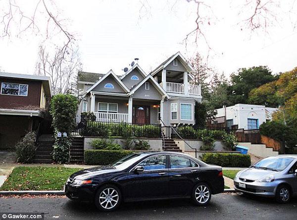 Facebooks Mark Zuckerberg moves house to escape Oprah