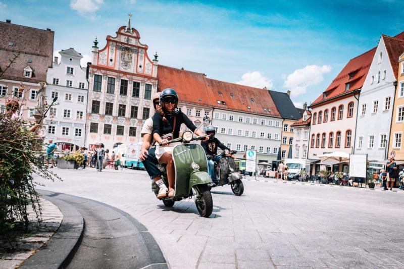 Vespa fever in Landsberg: SIP Scootershop celebrates successful joyride with fans from all over the world