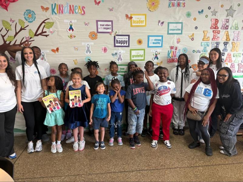 Hall of Fame Author Kamille Smith Shines at Jr. EYBL Nike Nationals While Uplifting Youth in Chicago Alongside Sister Kamryn