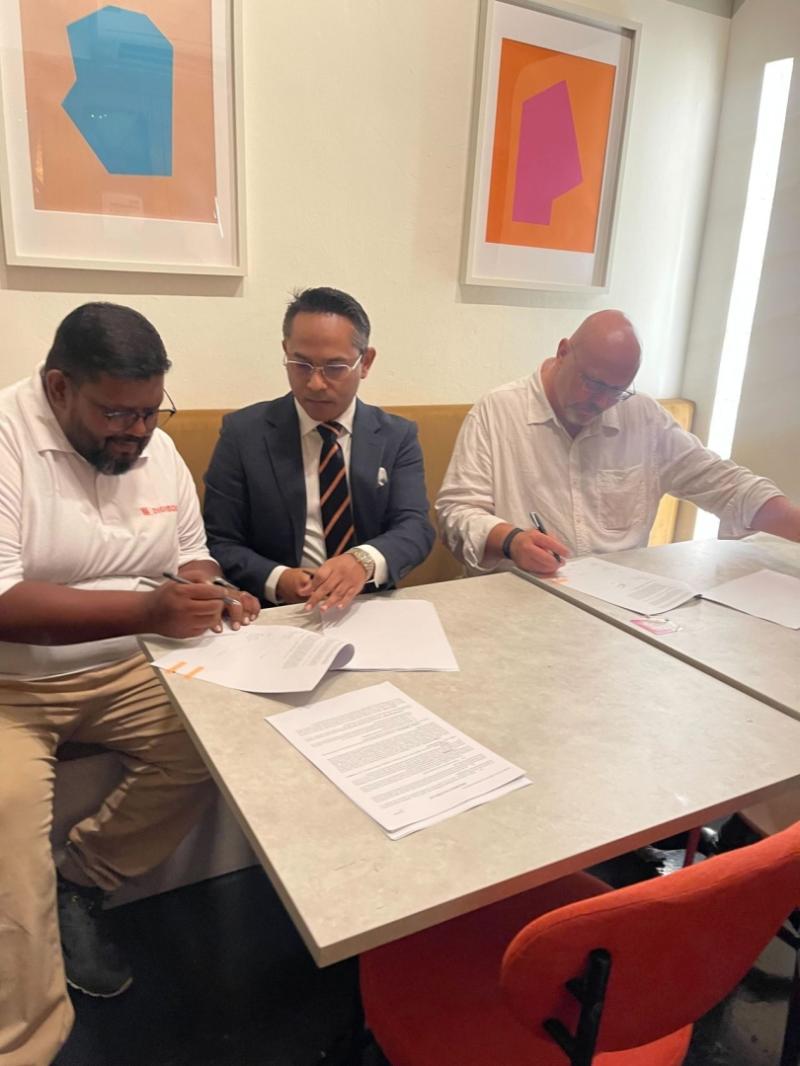 From left to right: Rezwanul Haque Jami (Founder & CEO of Digibox); Morshedul Alam Chaklader (Co-Founder of Digibox); Phil Ingram (Founder & CEO of meed)