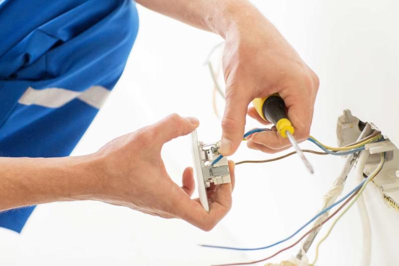 The Experts at Voltz Electrical Service Discuss How to Find a Good Electrician Near Me