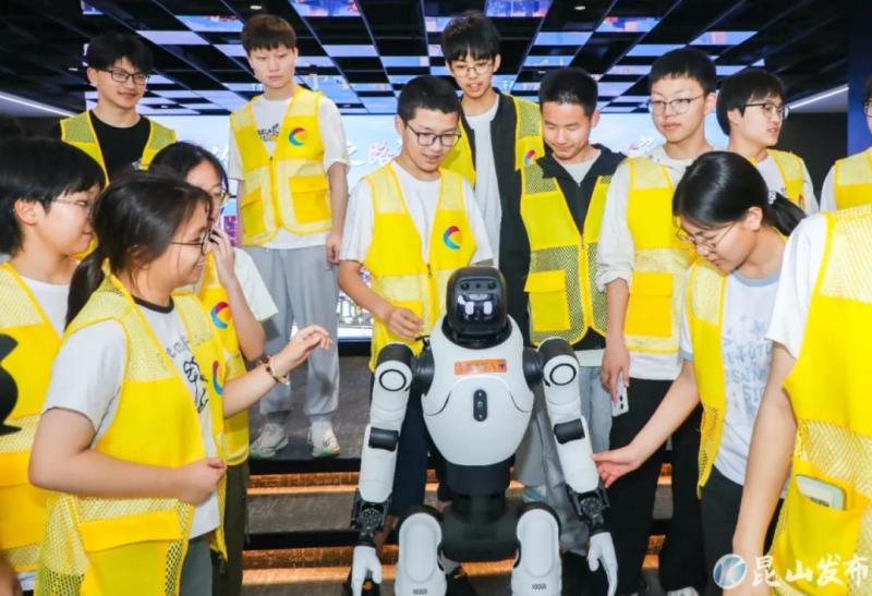 From "visiting a factory" to "stepping into the future":