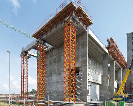 Climbing formwork, PERI UP shoring and reinforcement scaffolding as well as VARIOKIT heavy-duty shoring towers are used.