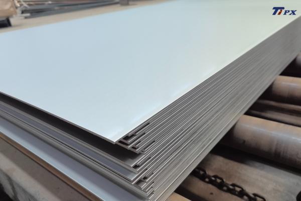How can lightweight titanium plates solve problems for chemical pipelines and reactor vessels?