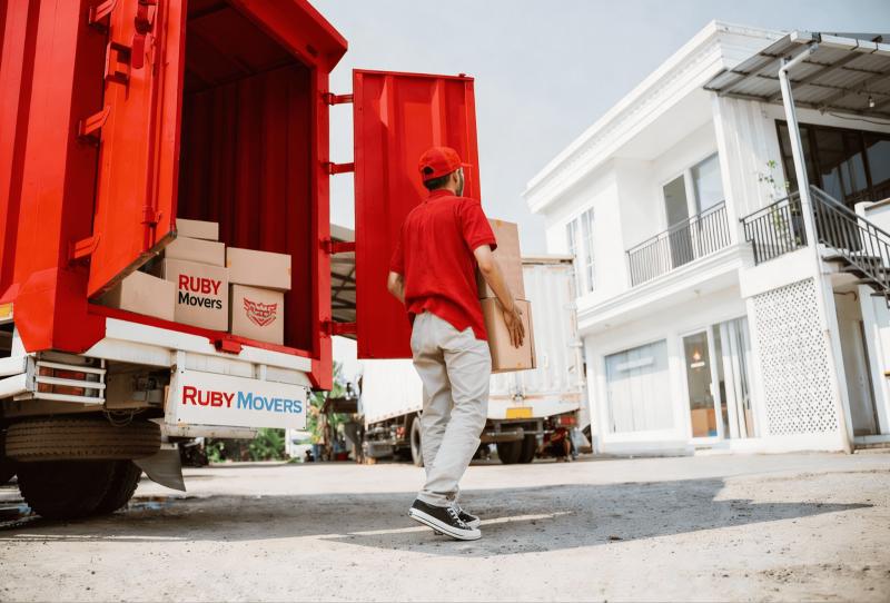 Movers in Dubai: Why Hiring Professional Movers and Packers from
