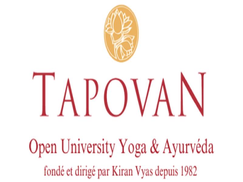 Serene cours de yoga Paris 15 sessions at the Tapovan Open University center.