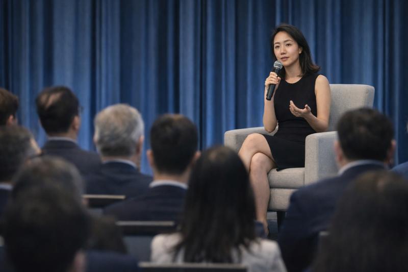 A Gogetop Marketing representative speaking at a business event in London.