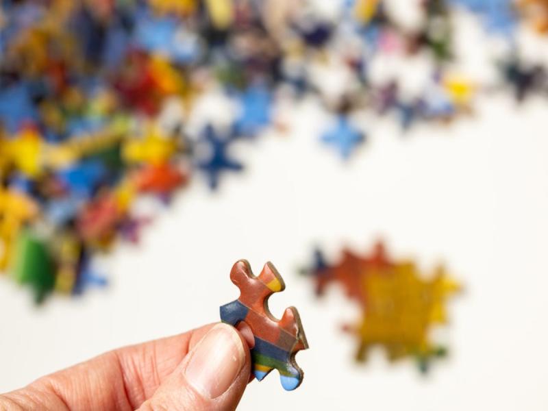 Speed Puzzling Tips: Picking the Jigsaw Puzzle Pieces Fast