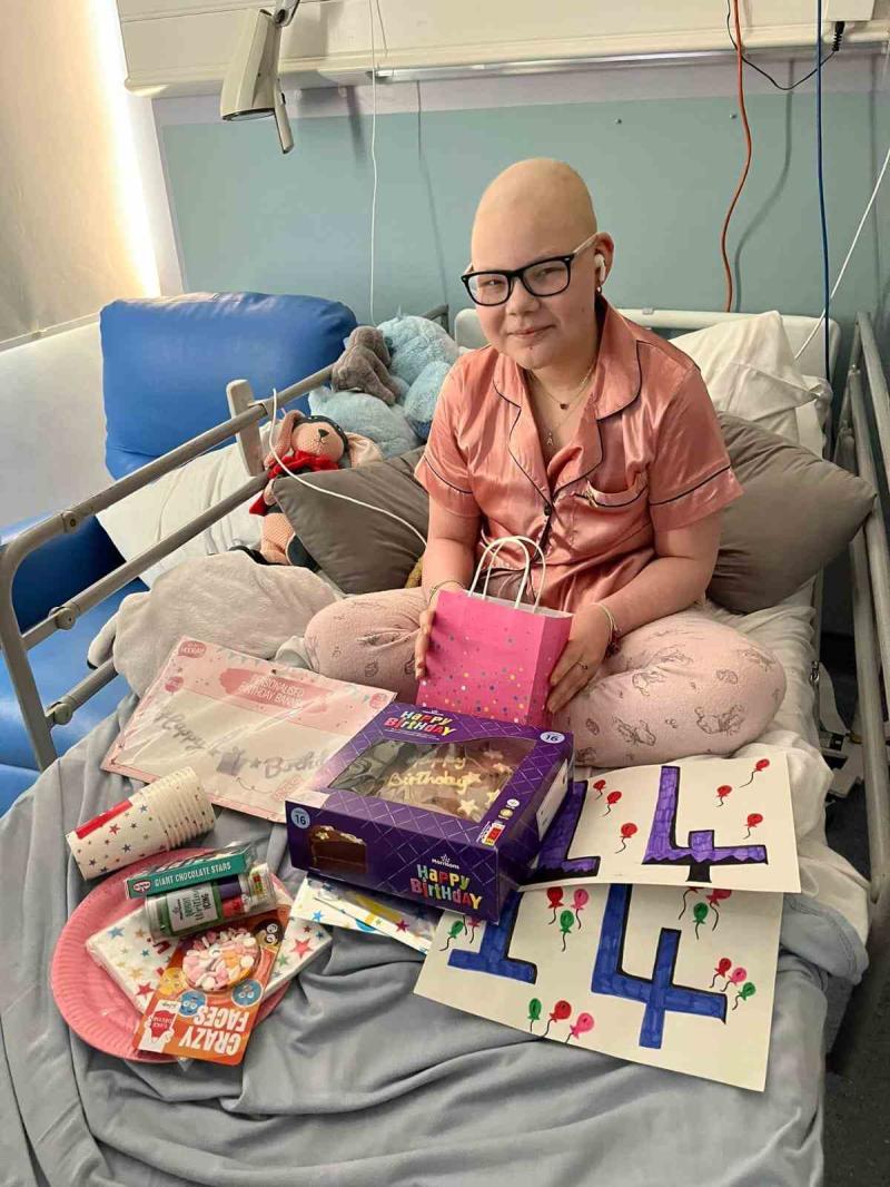 Candlelighters shine a light on teenage cancer support to reflect awareness month