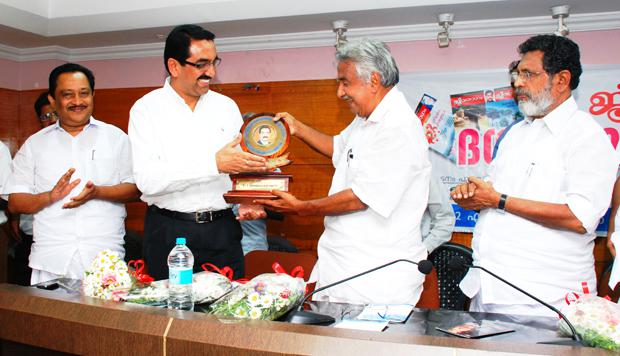 Mr. Y. Sudhir-Kumar-Shetty Receiving Jeevaragam Global Award