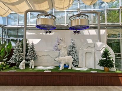 Year-Round Snowfall for Spas, Cafés, Restaurants and Events using All-Weather Snowmaker | SNOWTECH