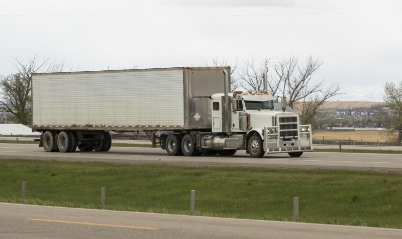 Alvix Insurance Group helps US motor carriers and freight brokers navigate the 2026 FMCSA Motus Program registration transition.