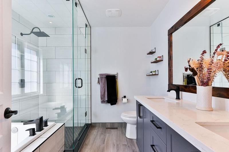 Why Chipped Shower Glass Should Never Be Ignored: Safety Risks