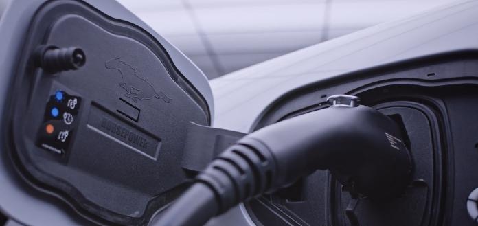 J1772 or NACS? A Simple Guide to Picking the Right Plug for Home EV