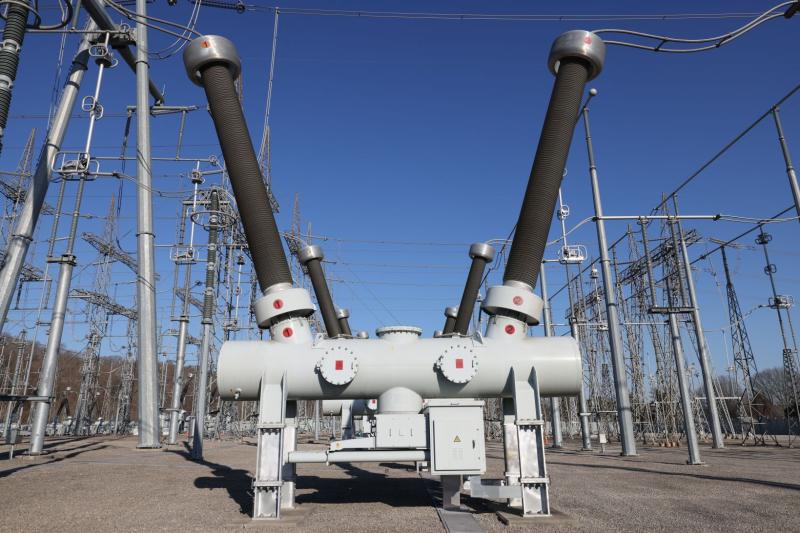 Energized HICO America 800kV Breaker