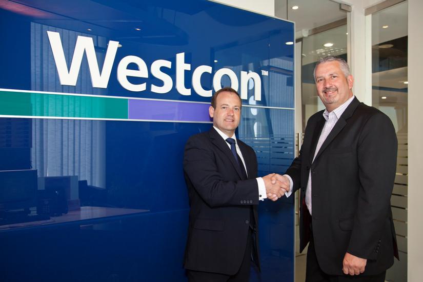 Aaron Fright, Country Manager, Middle East, SMART Technologies (L) with Steve Lockie, Managing Director, WestconME Group (R)