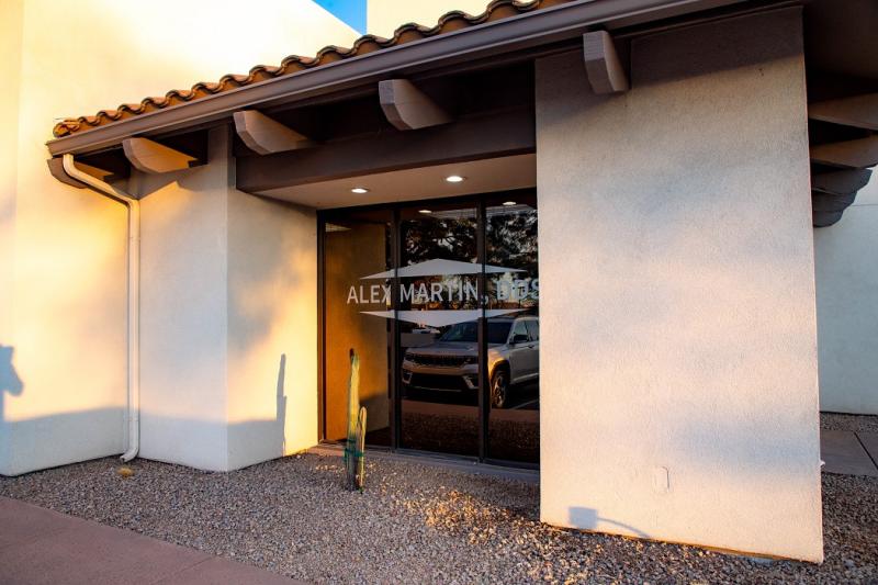 Storefront view of Scottdale dentist Alex Martin DDS office