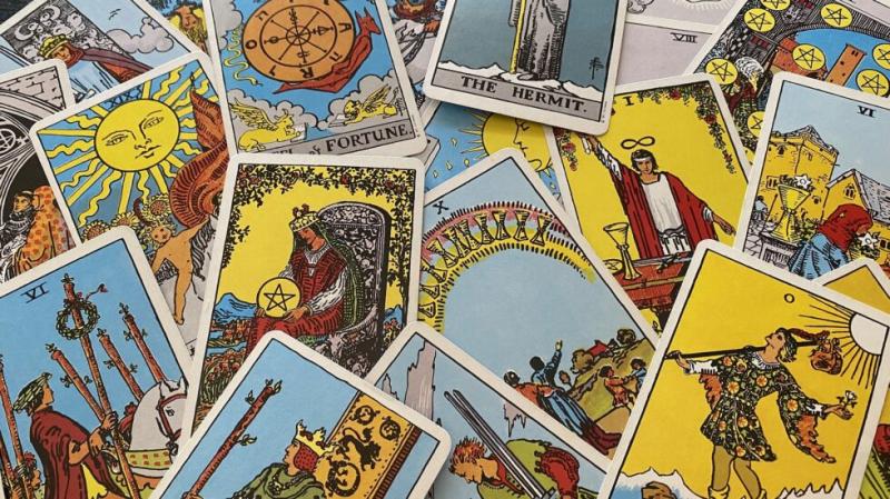 Tarot Reading Online: Discover Spiritual Insight with Nanette Medium Tarot Reading | Paragnost & spiritual coach