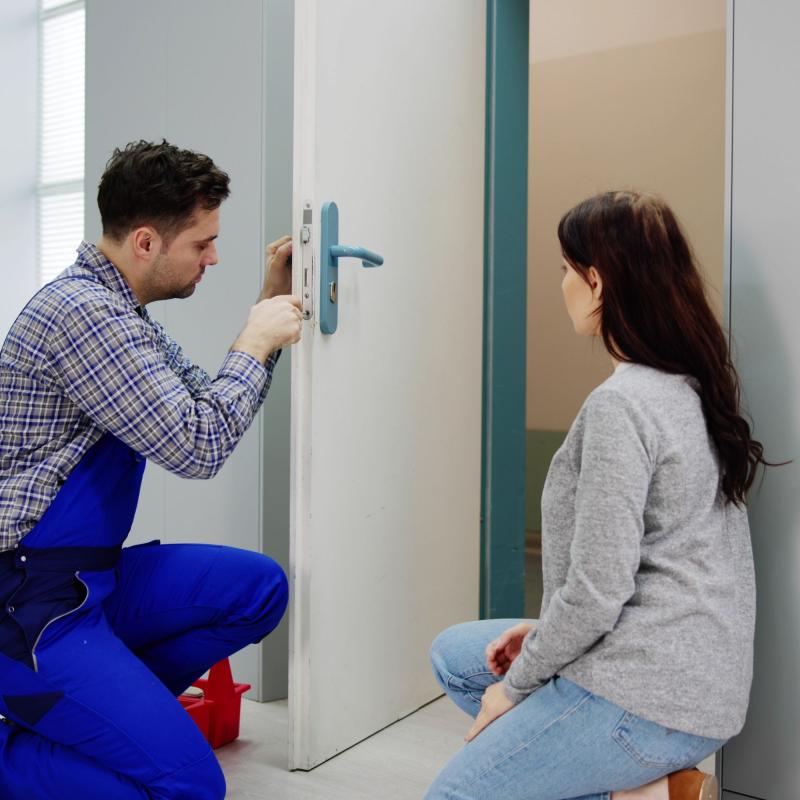 Stay Safe Anytime with Expert Emergency Locksmith Support Service
