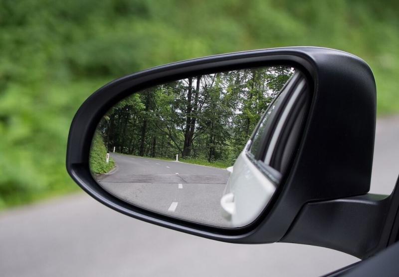Automotive Rear View Mirror Market: A Comprehensive Overview of the Industry's Players and Trends