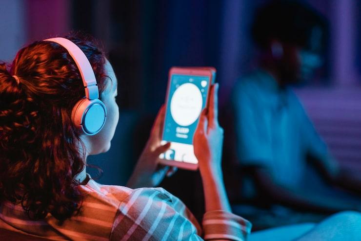The Growing Role of AI Audio in Modern Digital Communication