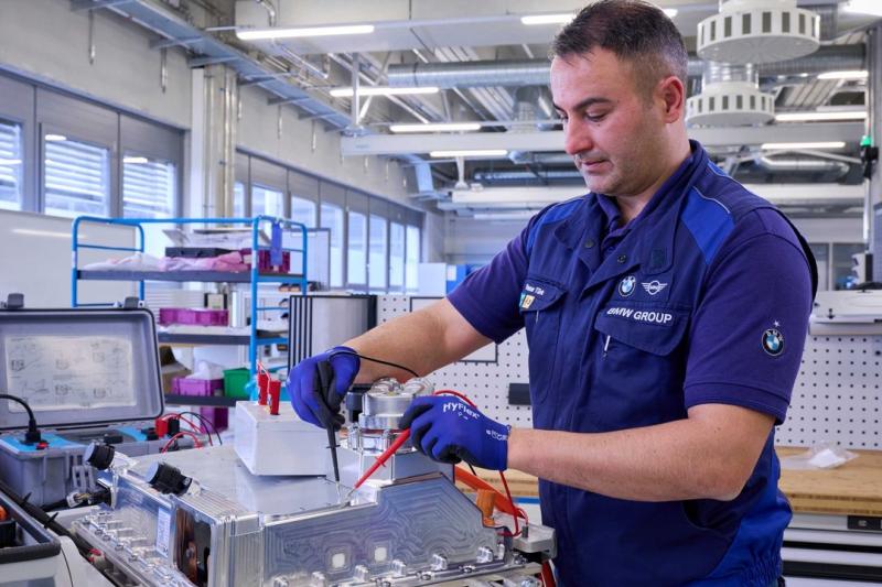 United States Fuel Cell Industry Sector Insights 2025-2033: Growth, Innovation & Investment Goldmine | Most Leading Companies - FuelCell Energy, Hydrogenics Corp., Plug Power, Ceres Power, SFC Energy, Bloom Energy