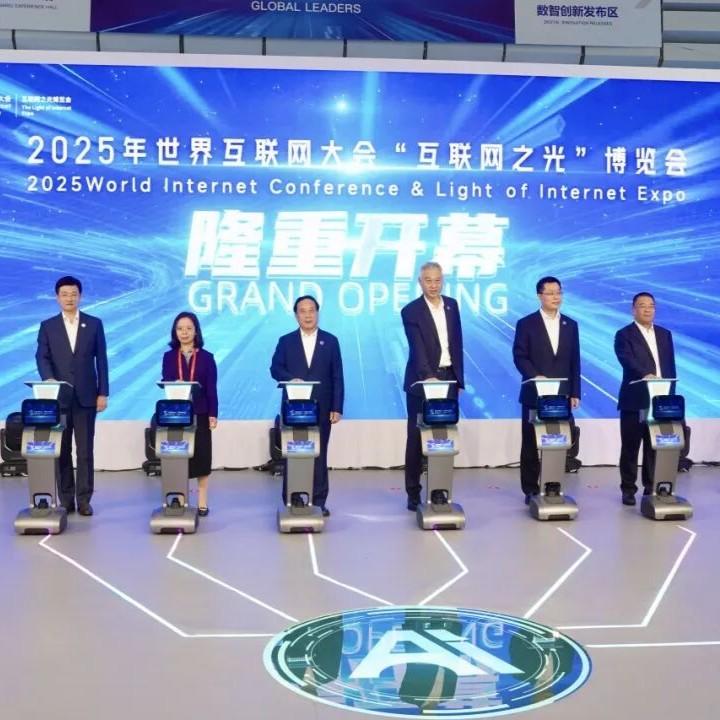 China's Top AI Coffee Robot Innovator Anno Robot Steals