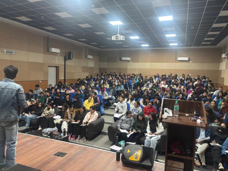 Kumar Abhishek, Founder of Kumar Mathematics, addressing aspirants during a live interactive session on Quantitative Aptitude.