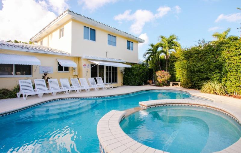 How Tourists From All Over the World Come to Experience Florida: