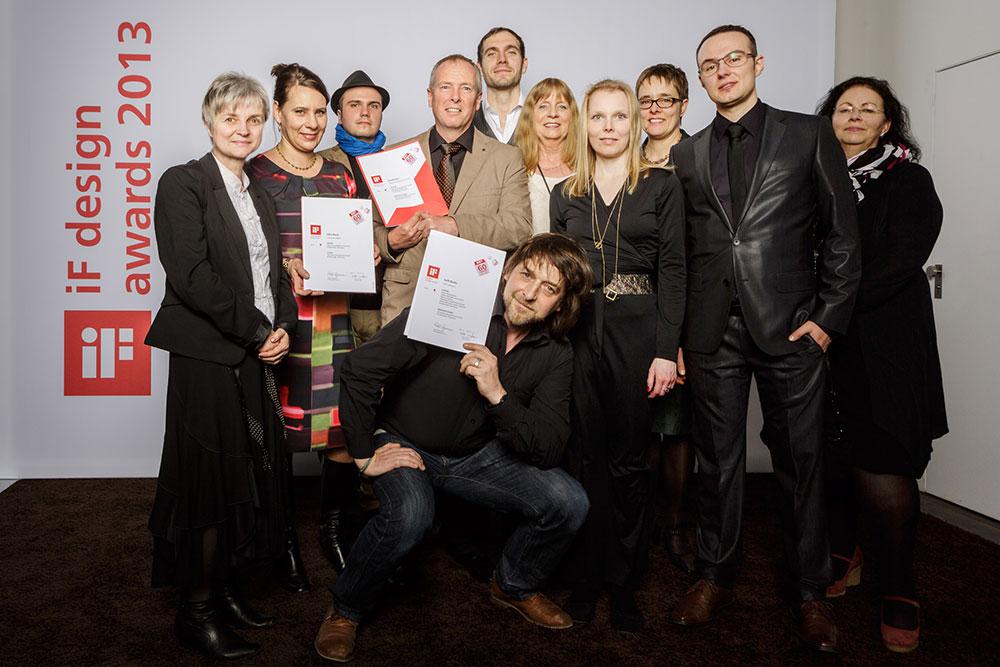 During the awarding ceremony at the BMW Welt in Munich: Ottobock employees with the four iF design awards.
