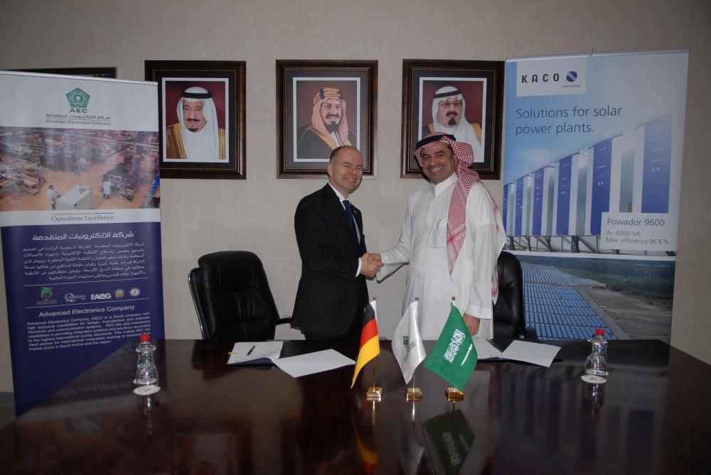 Mr. Ralf Hofmann, CEO of KACO new energy (left), and Dr. Ghassan Al-Shibl, President & CEO of AEC (right).