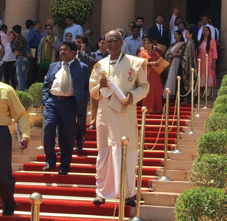 Madhu Pandit Dasa with Padma Shri Award