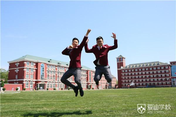 Xuanting Liu and Zhicheng Zeng are two Aidi seniors who embarked on a year-long music project.
