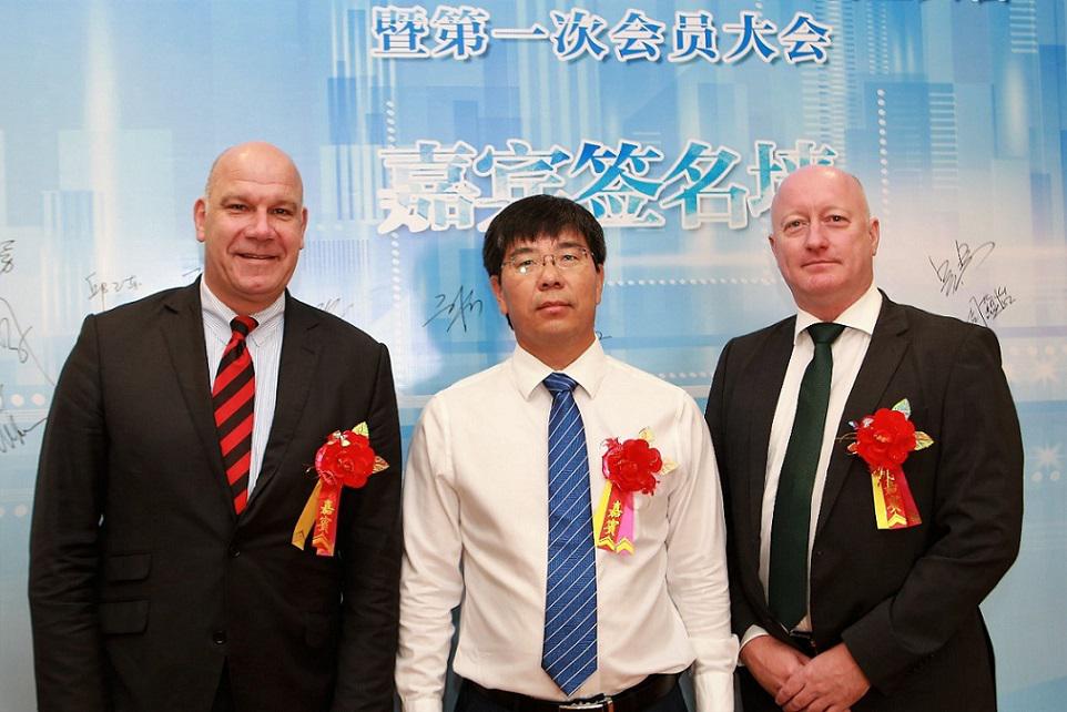 (l) Dipl.-Ing. Thomas Wiedermann - ASTO Telematics, (m) Dr. Zhu - CIMC IT, (r) Dipl.-Ing. Ansgar Diekmann, ASTO Telematics ASIA