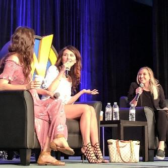 Summer Glau, Jewel Staite, host Lindi Smith at Wizard World Chicago, August 26, 2017