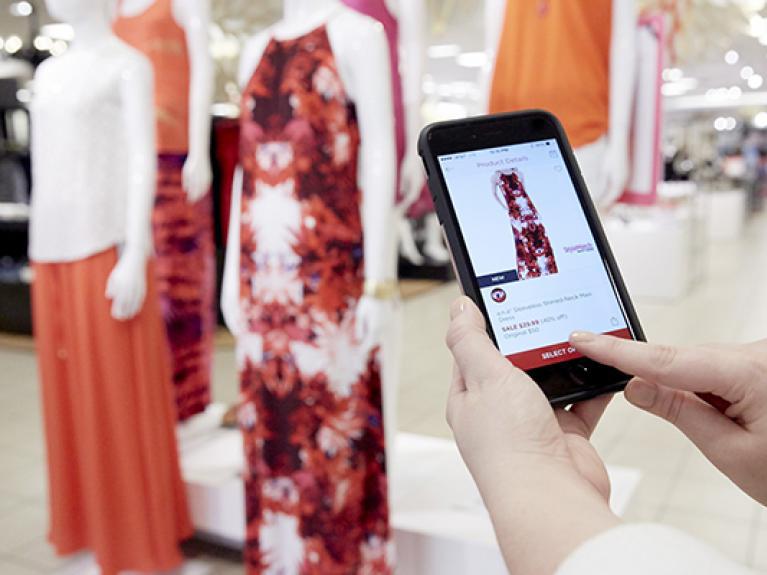 Global Online Fashion Retail Market Size, Status and Forecast 2025