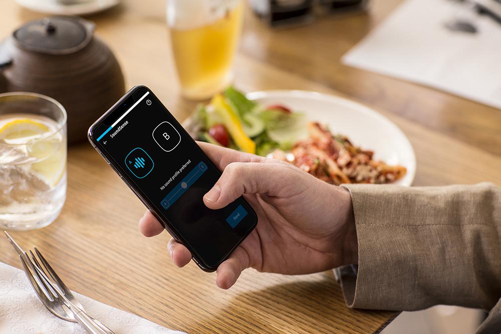 New SoundSense Technology means users just tell WIDEX EVOKE what sounds they prefer by choosing between sound suggestions provided