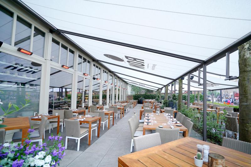 markilux equipped Ron Blaauw's "Ron Gastrobar" restaurant in Amsterdam with a large terrace shading