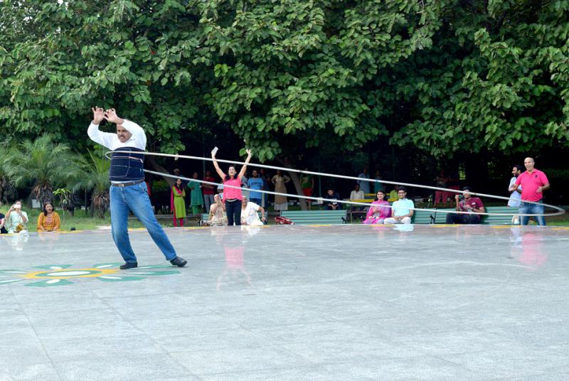 Indian father-son duo breaks the world record of the largest hula